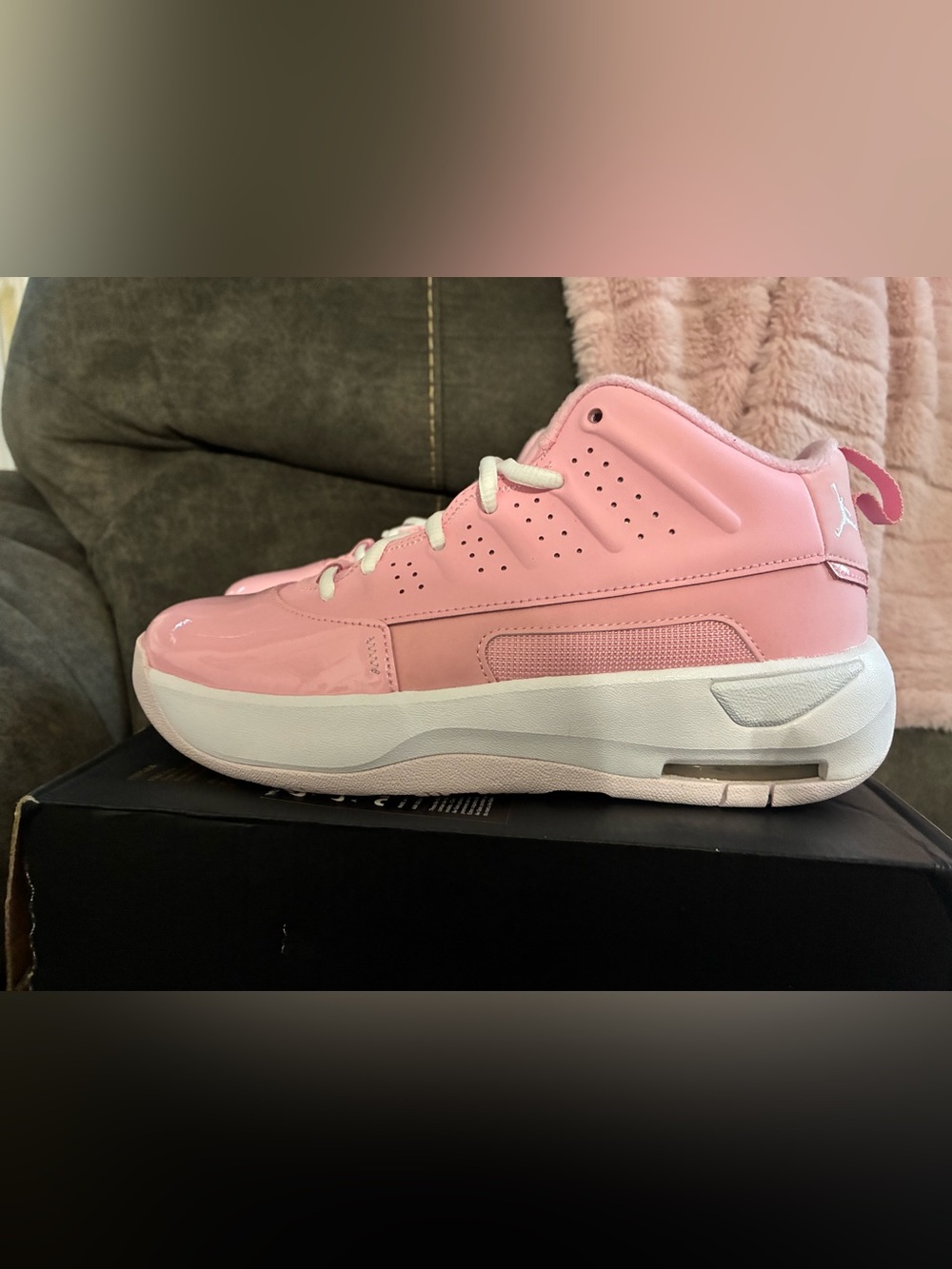 Jordan Max Aura 7 Pink and White High-Top Sneaker brand new no box lid